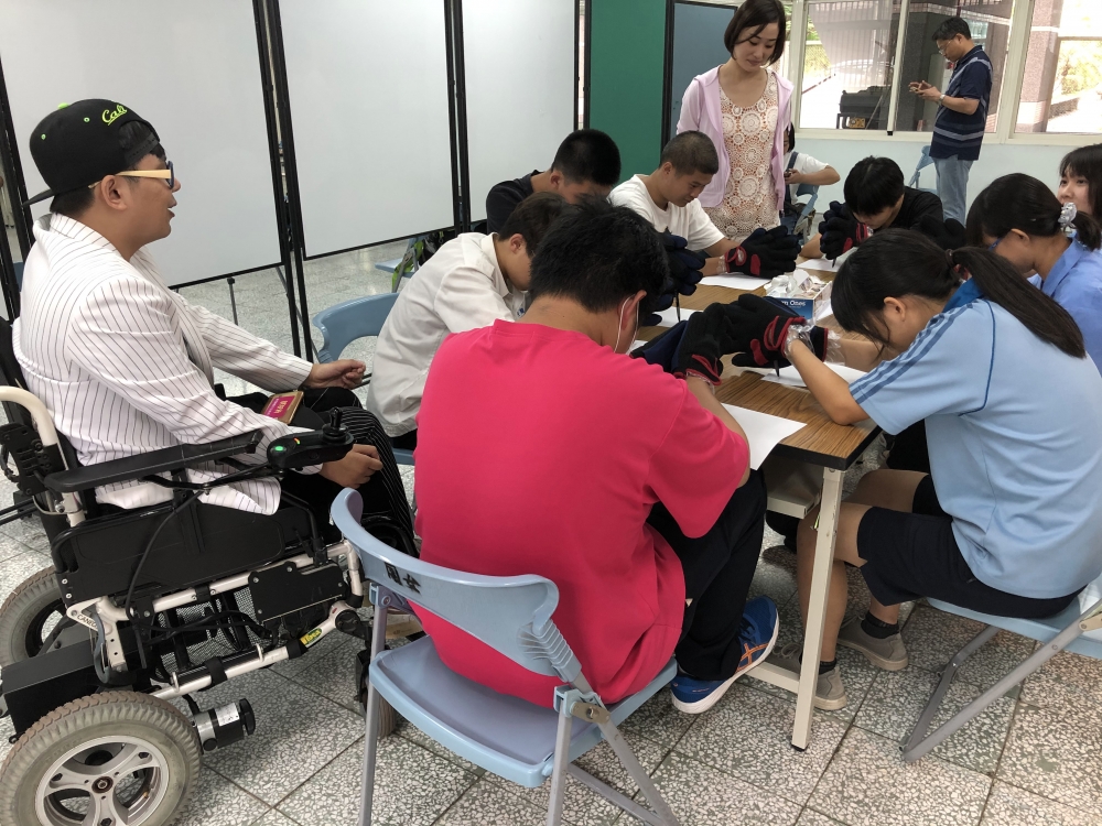 Assistive technology and disability experiencing to open a new era of friendliness